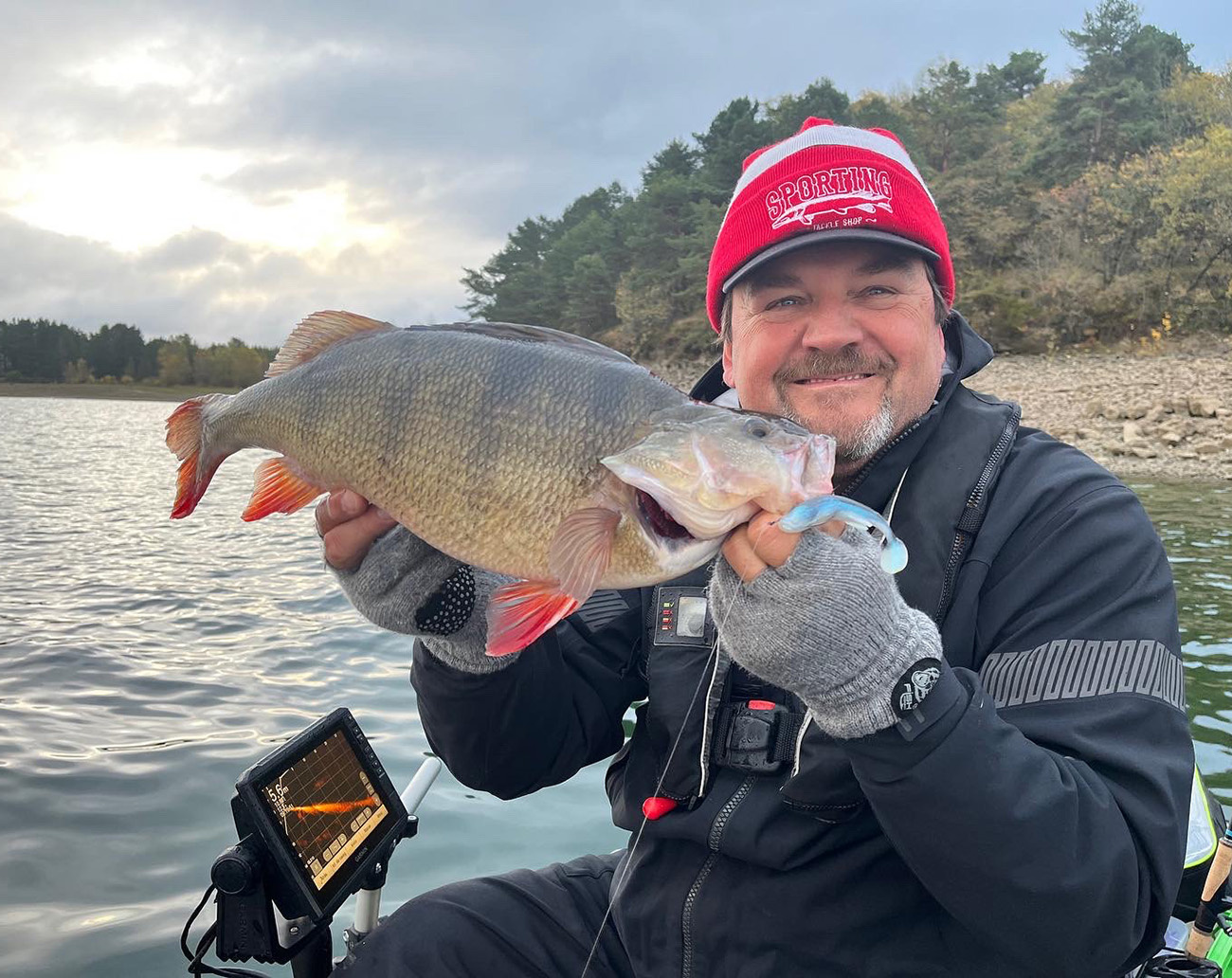 BKK Basilsk Worm & Flukes Hook